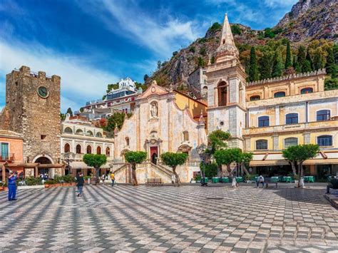 taormina square